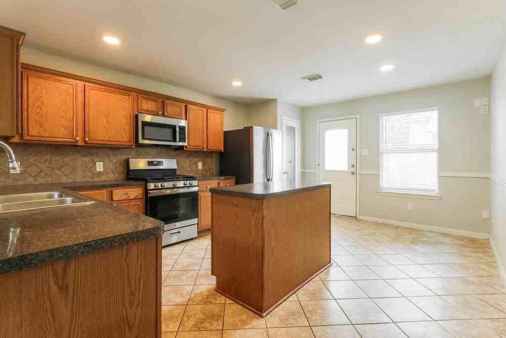 23503 Maple View Dr - Photo 7 of 17