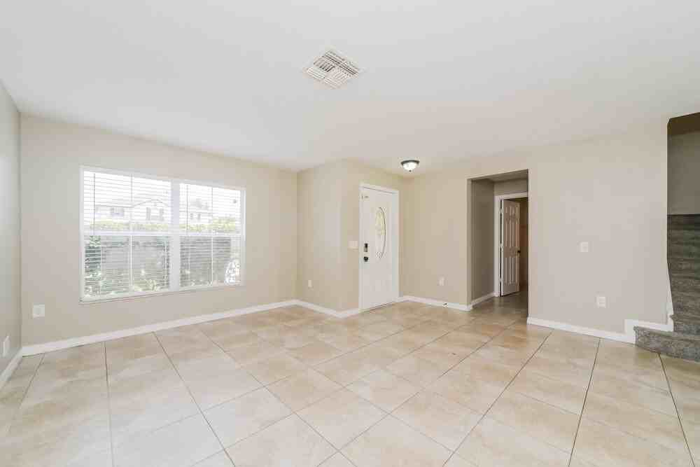 4705 Willoughby St - Photo 4 of 17
