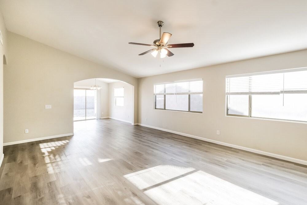 25703 W St Charles Ct - Photo 5 of 16