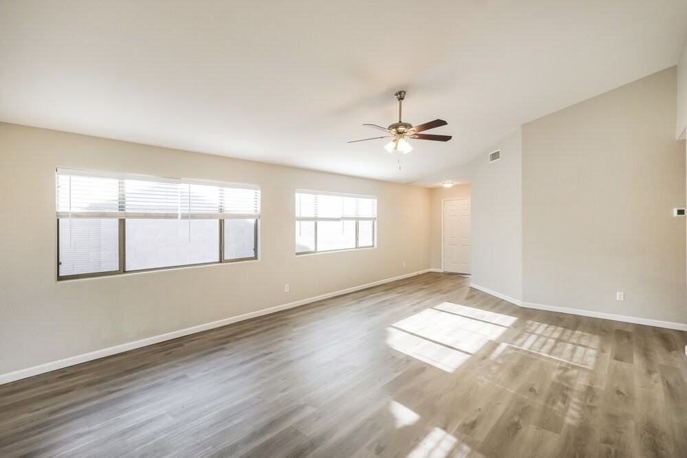 25703 W St Charles Ct - Photo 6 of 16