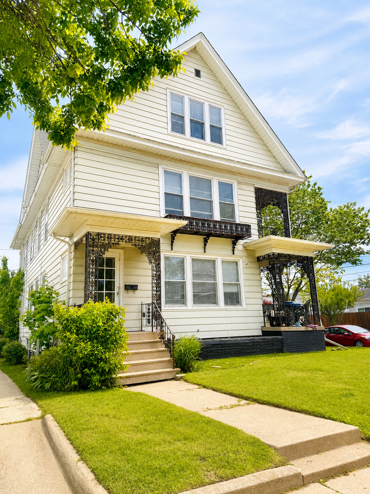 1445 College Ave