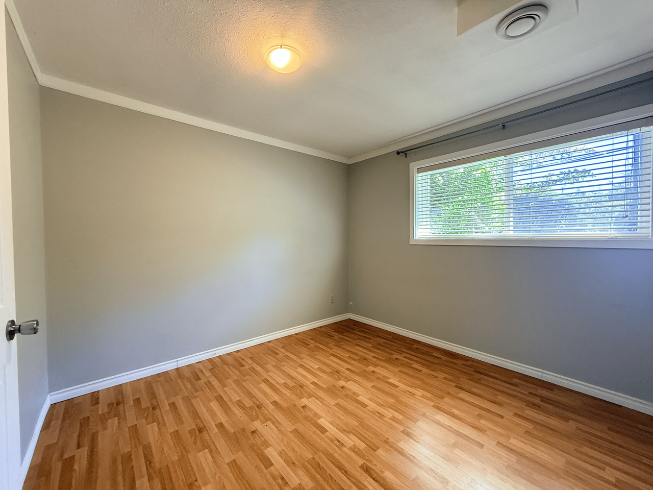 5379 4 Avenue - Photo 5 of 11