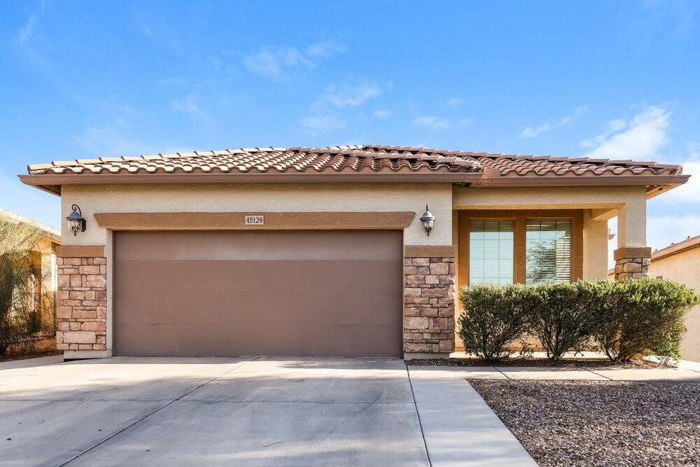 45129 W Desert Cedars Ln