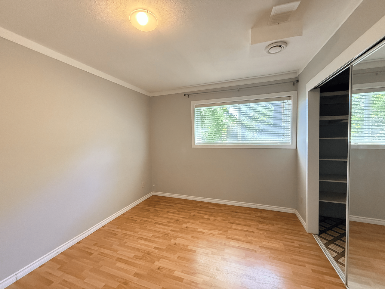 5379 4 Avenue - Photo 7 of 11