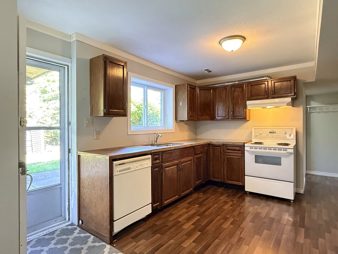 5379 4 Avenue - Photo 4 of 11