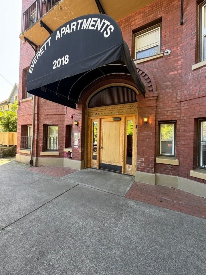 Everett Street Aparments - Photo 7 of 10