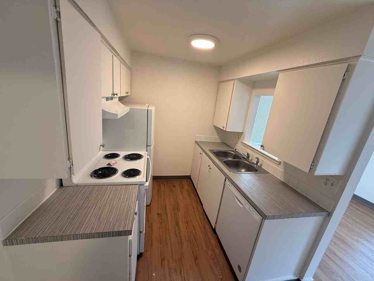 ZhH608 - R Street Apts - Photo 5 of 21