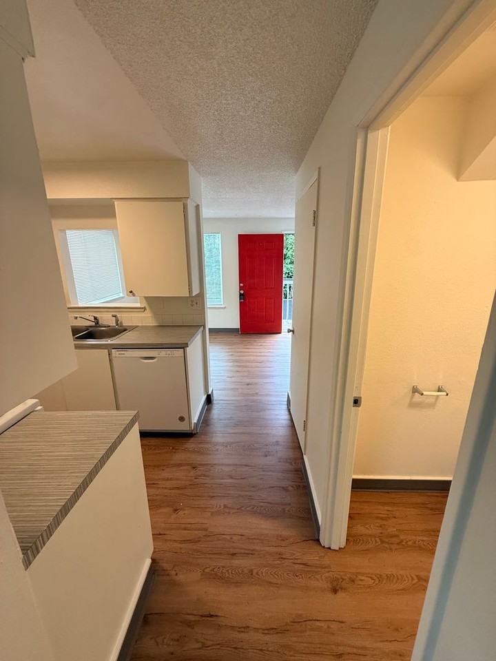 ZhH608 - R Street Apts - Photo 6 of 21