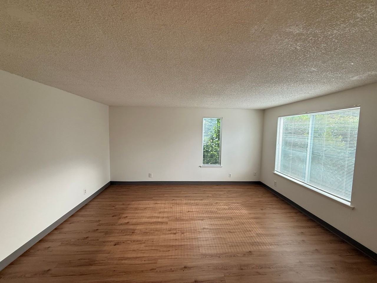 ZhH608 - R Street Apts - Photo 7 of 21