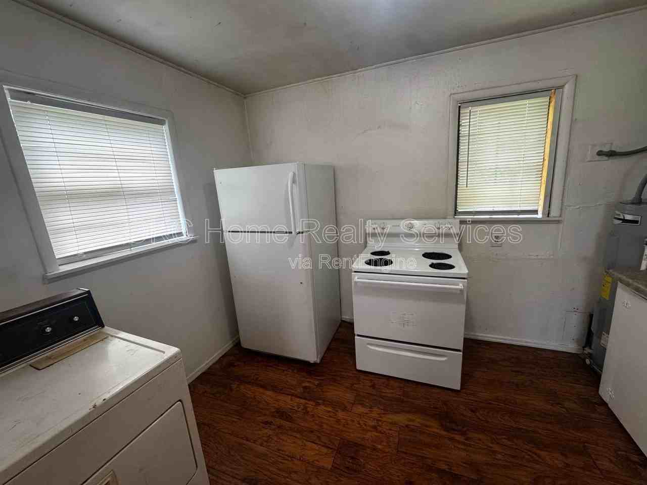 115 Sw 23rd St - Photo 7 of 9