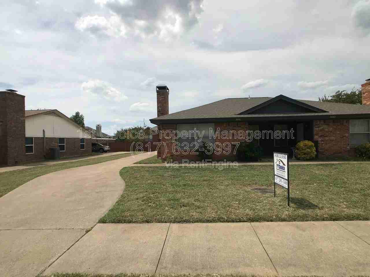 7041 Crosstimbers Ln - Photo 2 of 43