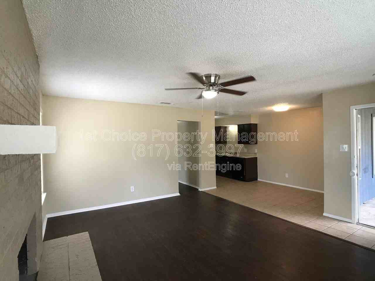 7041 Crosstimbers Ln - Photo 6 of 43