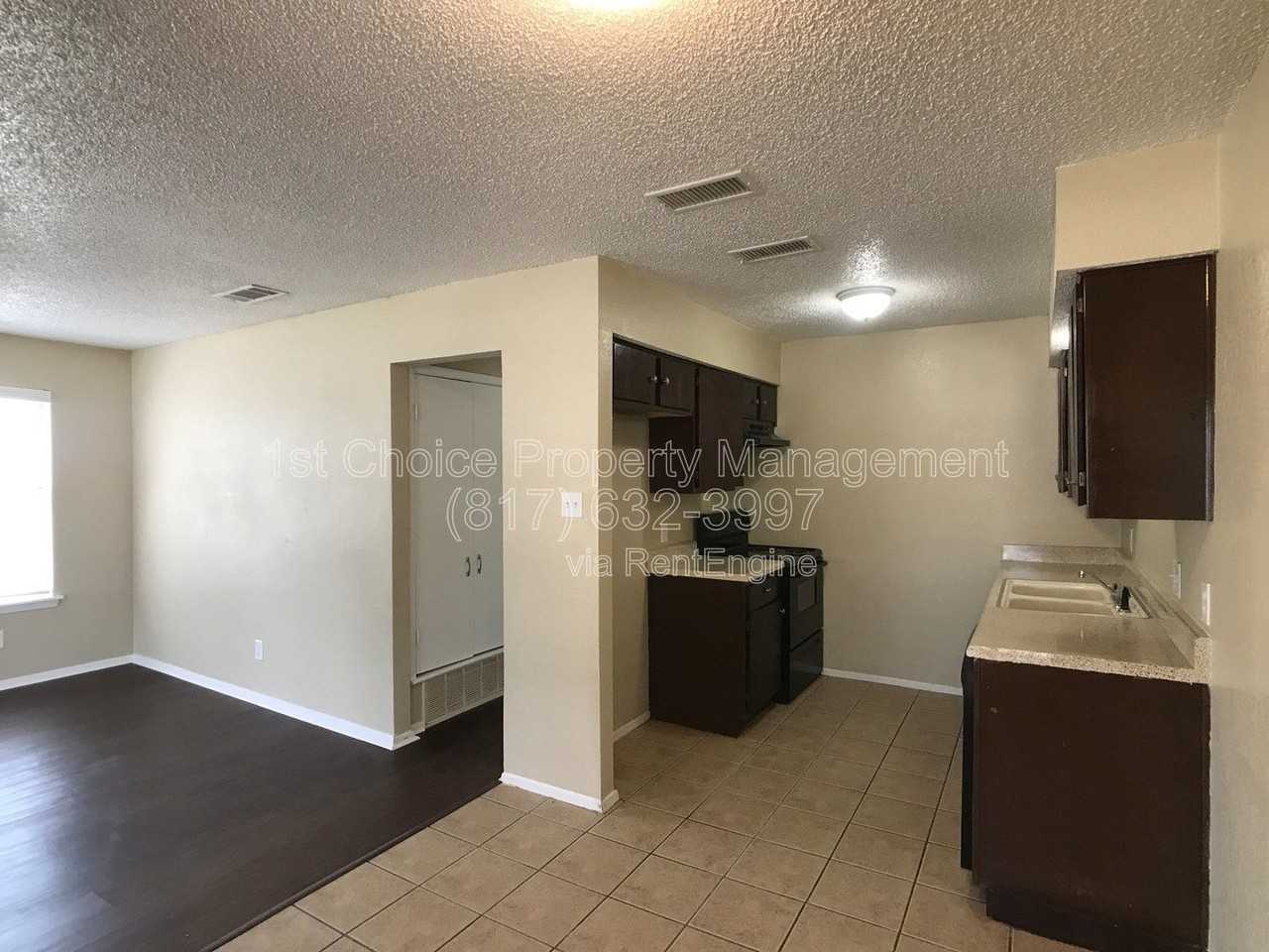 7041 Crosstimbers Ln - Photo 7 of 43
