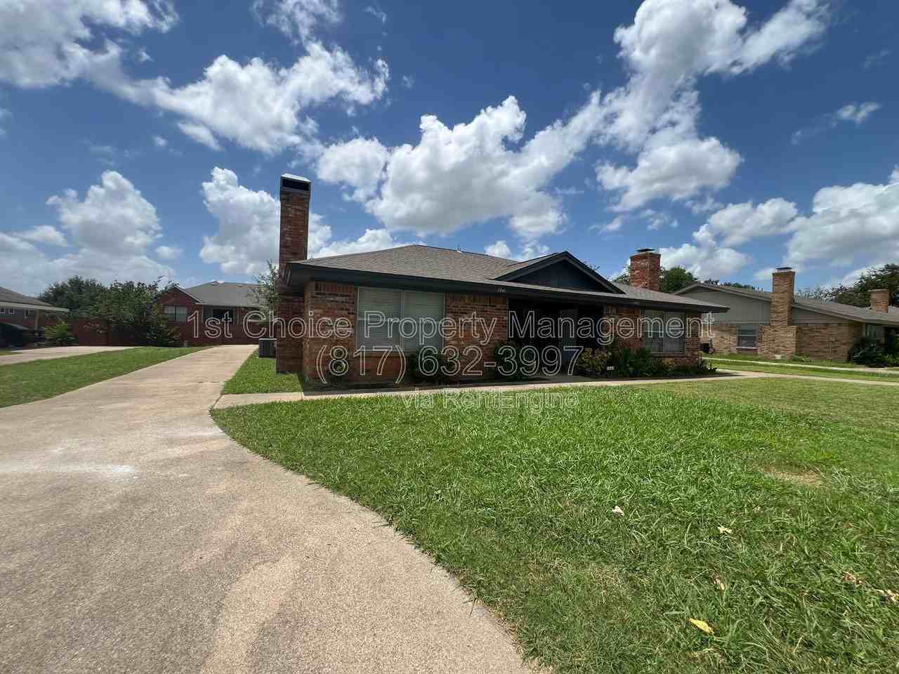 7041 Crosstimbers Ln - Photo 6 of 29