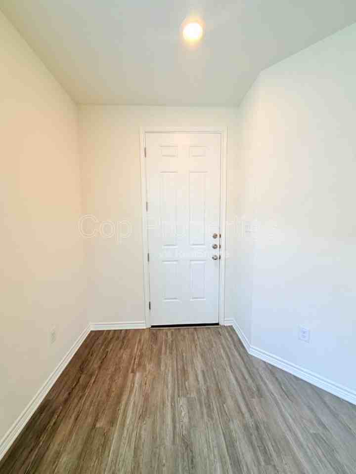 11439 Impressive Way - Photo 4 of 31
