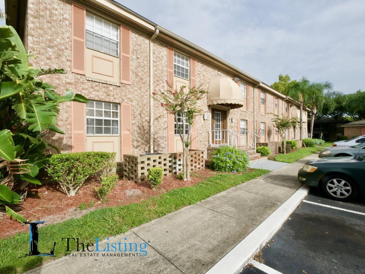 408 Banyon Tree Cir #100 - Photo 2 of 24