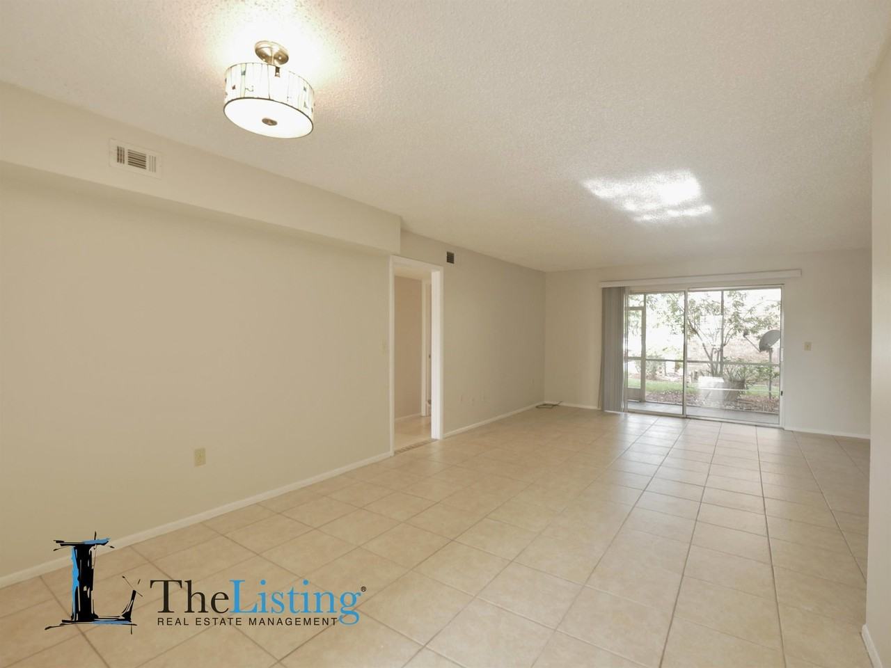 408 Banyon Tree Cir #100 - Photo 3 of 24