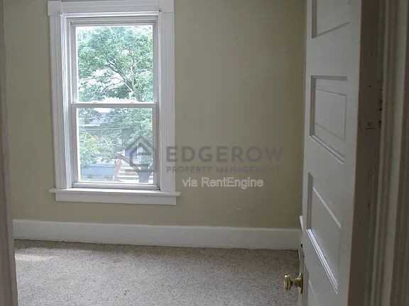 635 Lafayette Ave Ne #2 - Photo 3 of 8