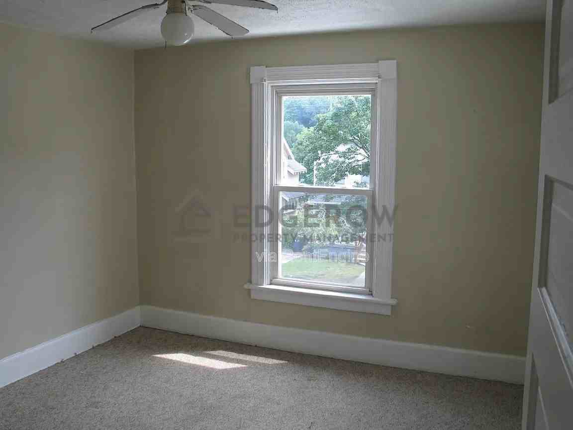 635 Lafayette Ave Ne #2 - Photo 4 of 8