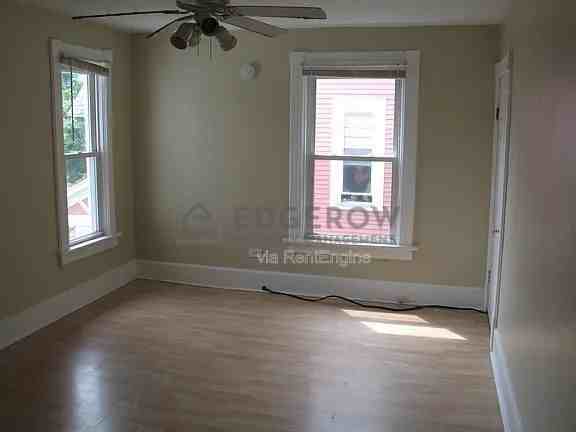 635 Lafayette Ave Ne #2 - Photo 5 of 8
