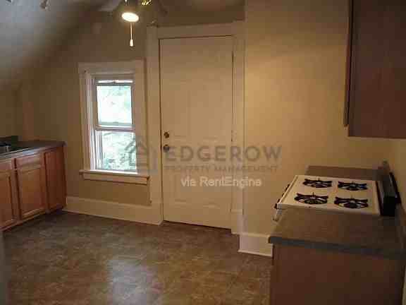635 Lafayette Ave Ne #2 - Photo 7 of 8