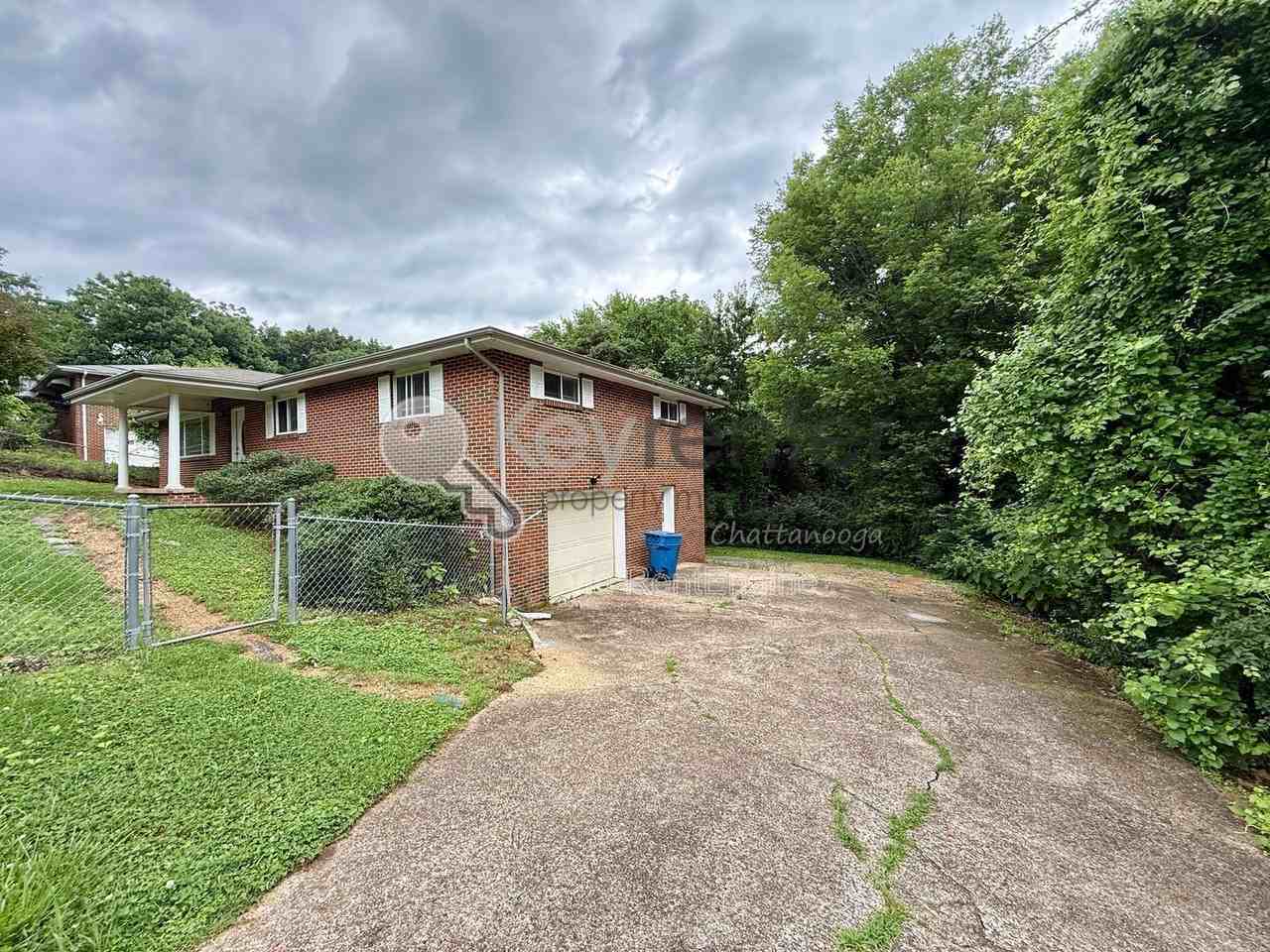 4630 Sherry Ln - Photo 3 of 23