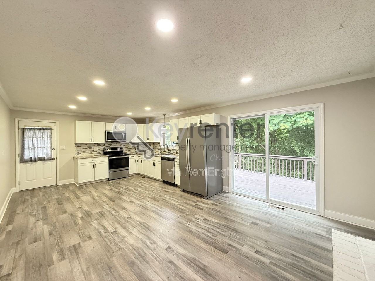 4630 Sherry Ln - Photo 4 of 23