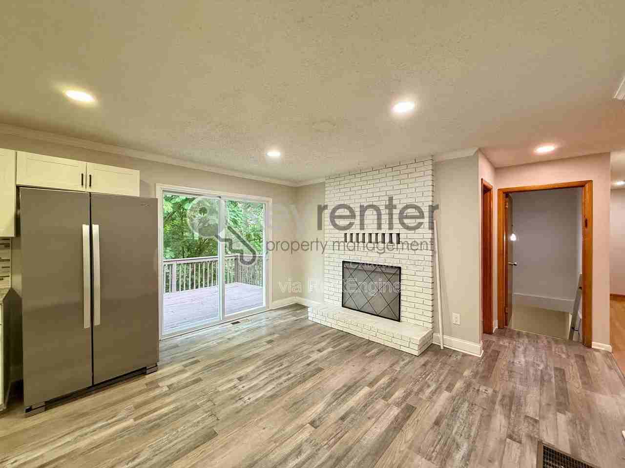 4630 Sherry Ln - Photo 6 of 23