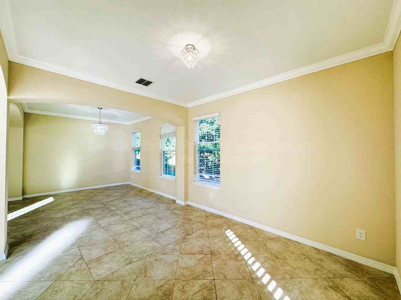 6621 Helmsley Cir - Photo 6 of 50