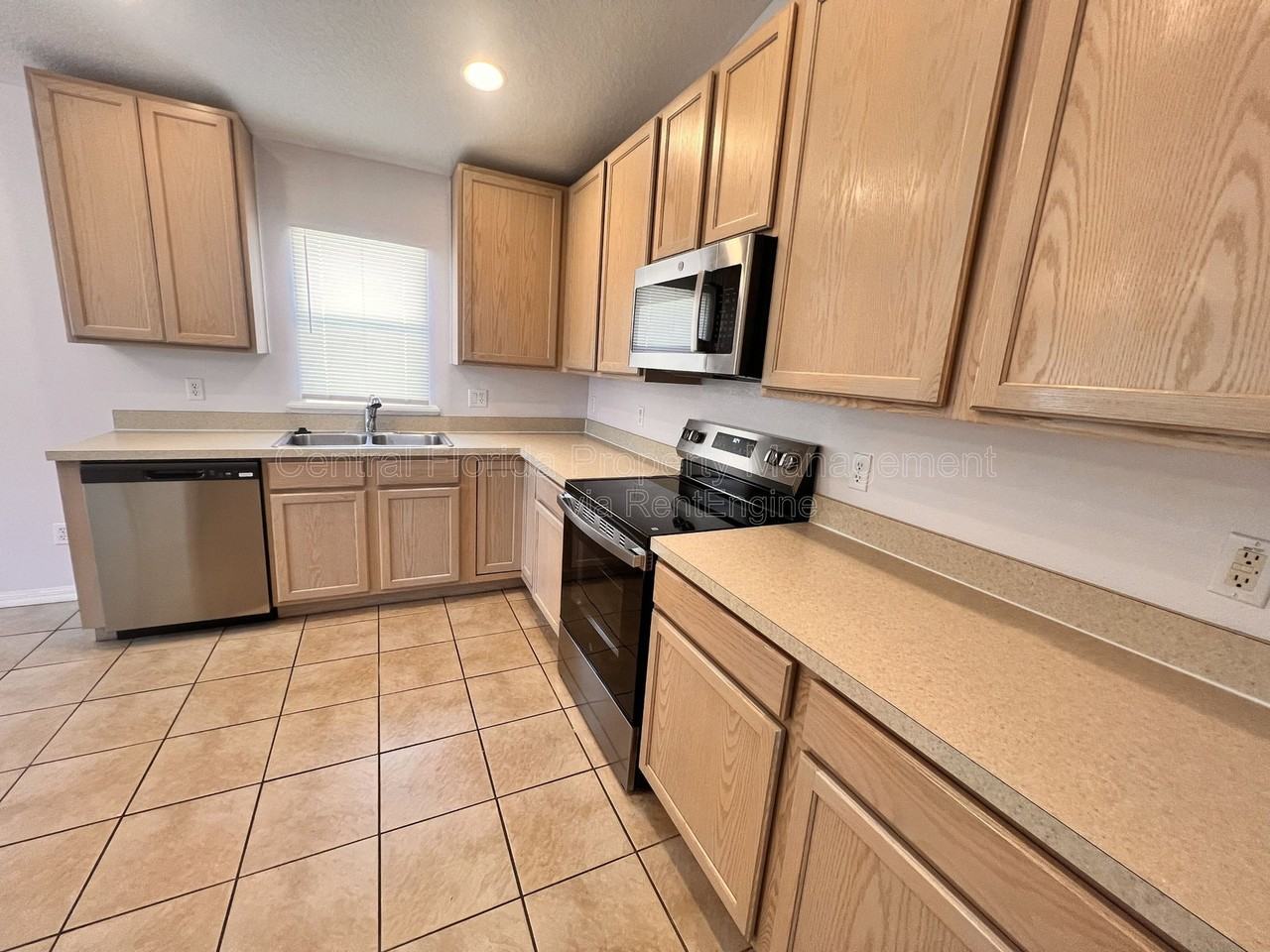 1821 Courtland St - Photo 6 of 15