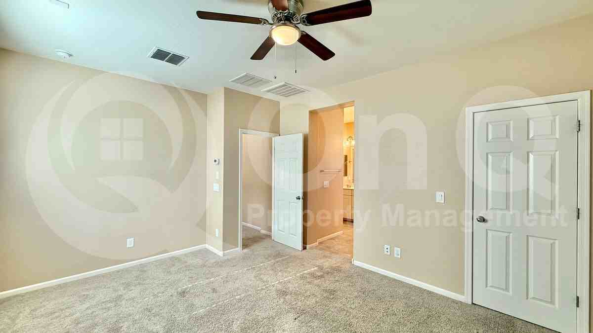3739 E Trinity Ln - Photo 7 of 22