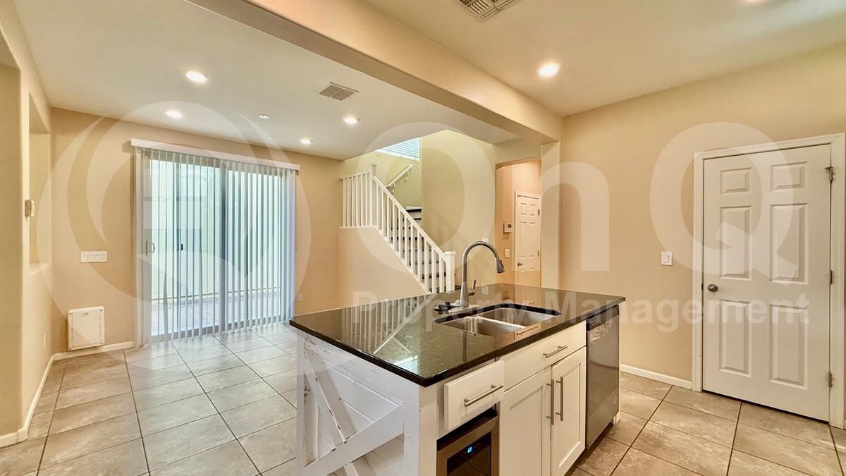 3739 E Trinity Ln - Photo 4 of 22