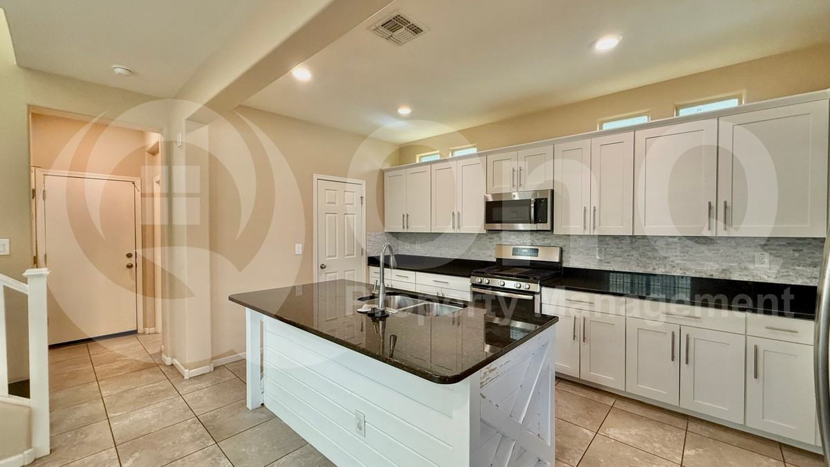 3739 E Trinity Ln - Photo 3 of 22