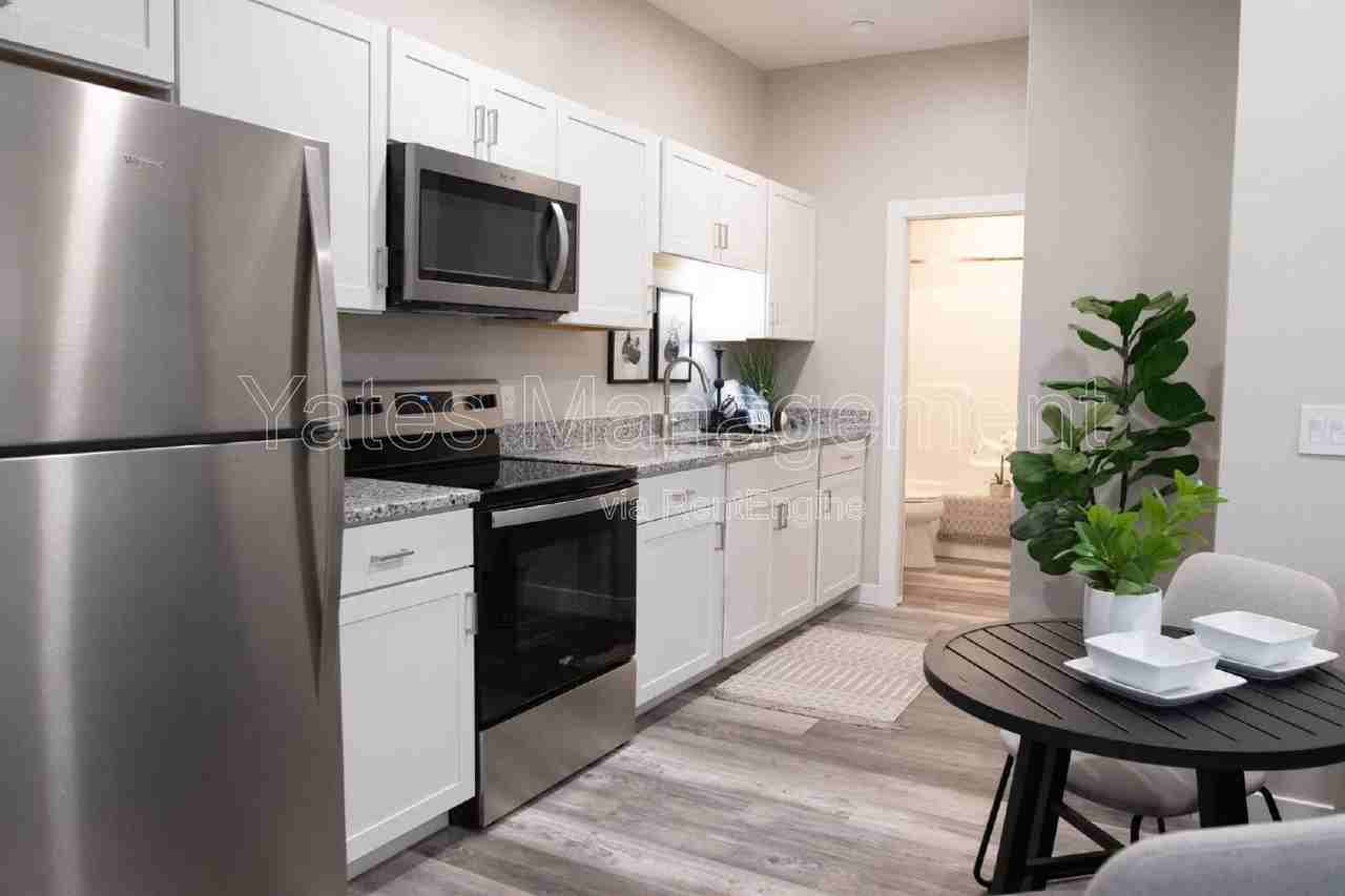 411 W Mcpherson Ave #304 - Photo 3 of 50