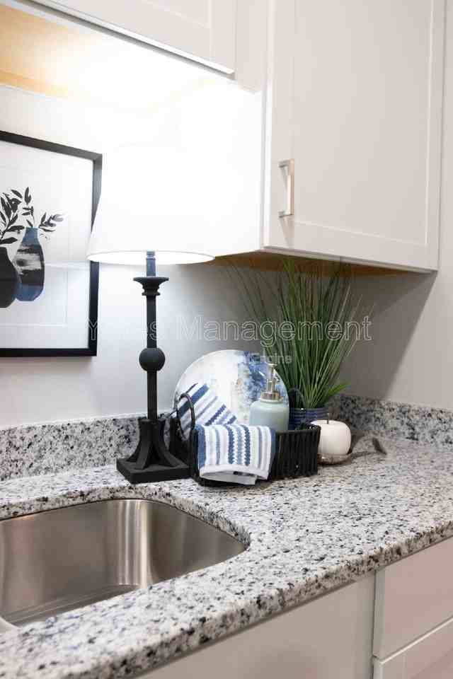 411 W Mcpherson Ave #304 - Photo 4 of 50