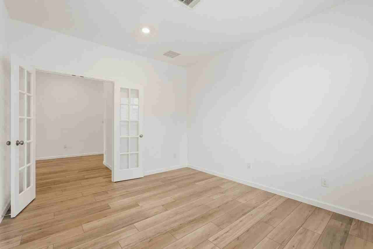 6407 Amberwood Dr - Photo 3 of 25