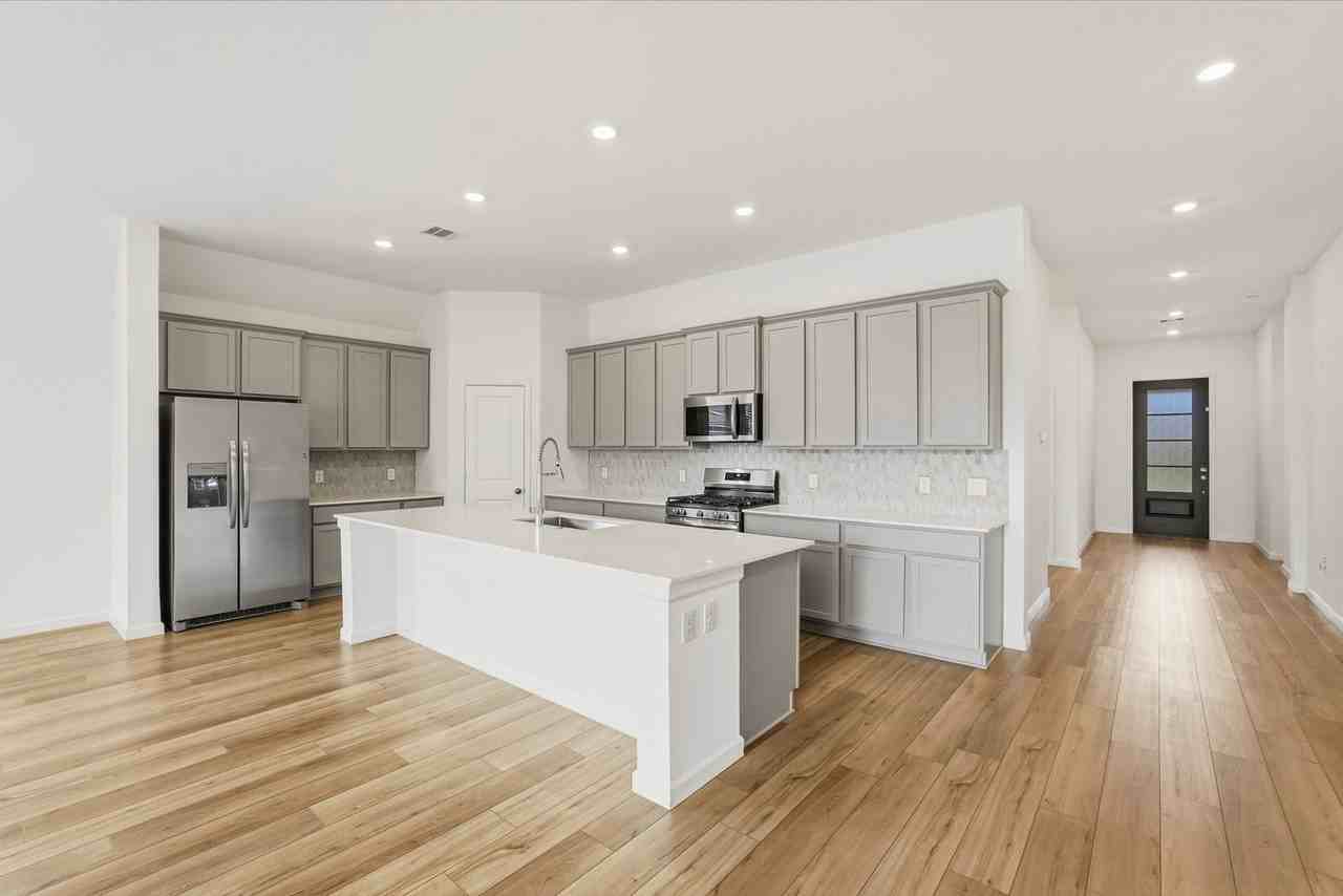 6407 Amberwood Dr - Photo 7 of 25