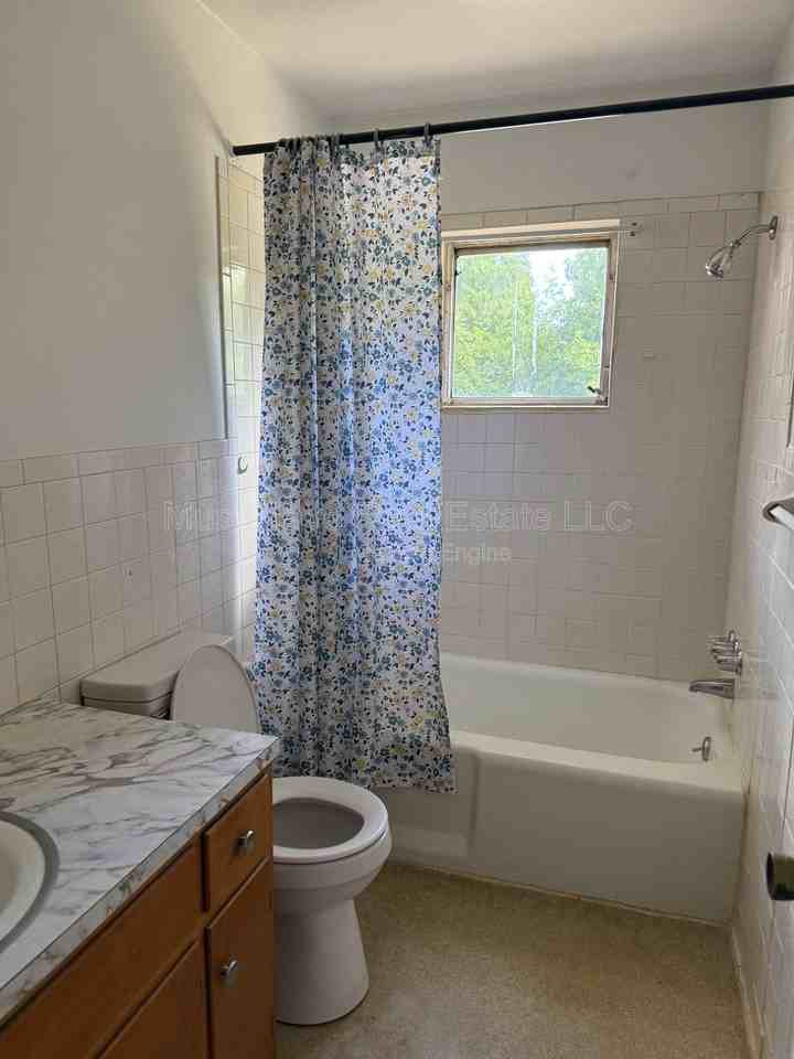 186 Eastview St - Photo 6 of 6
