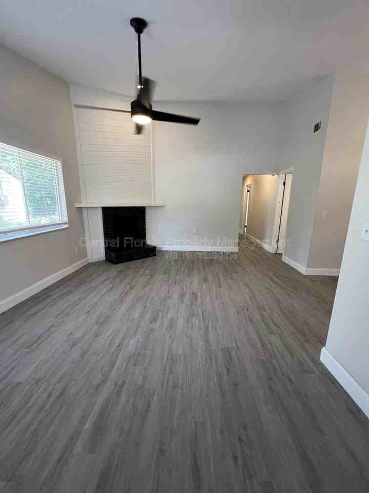 916 Robinhood Ct - Photo 3 of 25