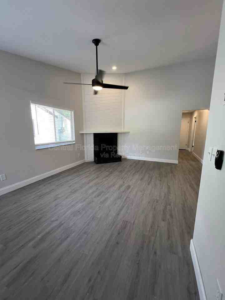 916 Robinhood Ct - Photo 4 of 25