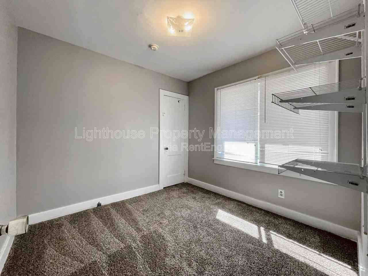 146 Lawrence St Ne - Photo 6 of 19