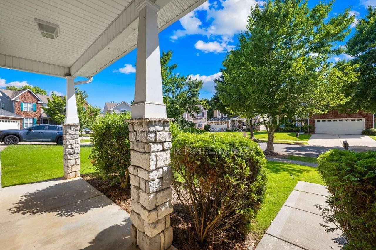 17320 Brightstone Ct - Photo 4 of 35
