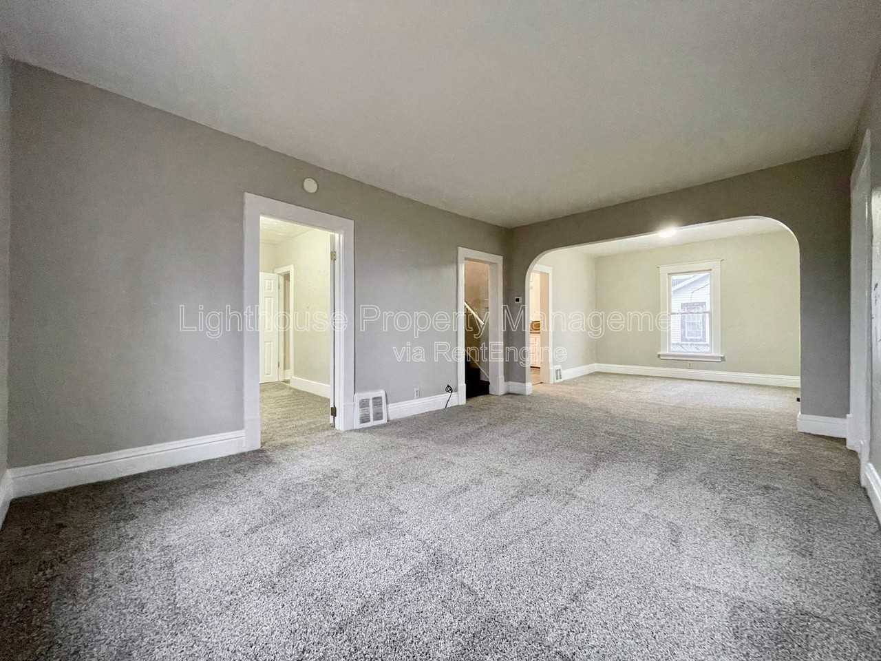 2816 Park St - Photo 2 of 16
