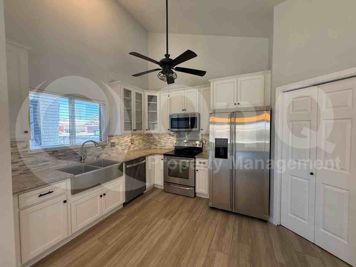 3037 W Monmouth St - Photo 4 of 36