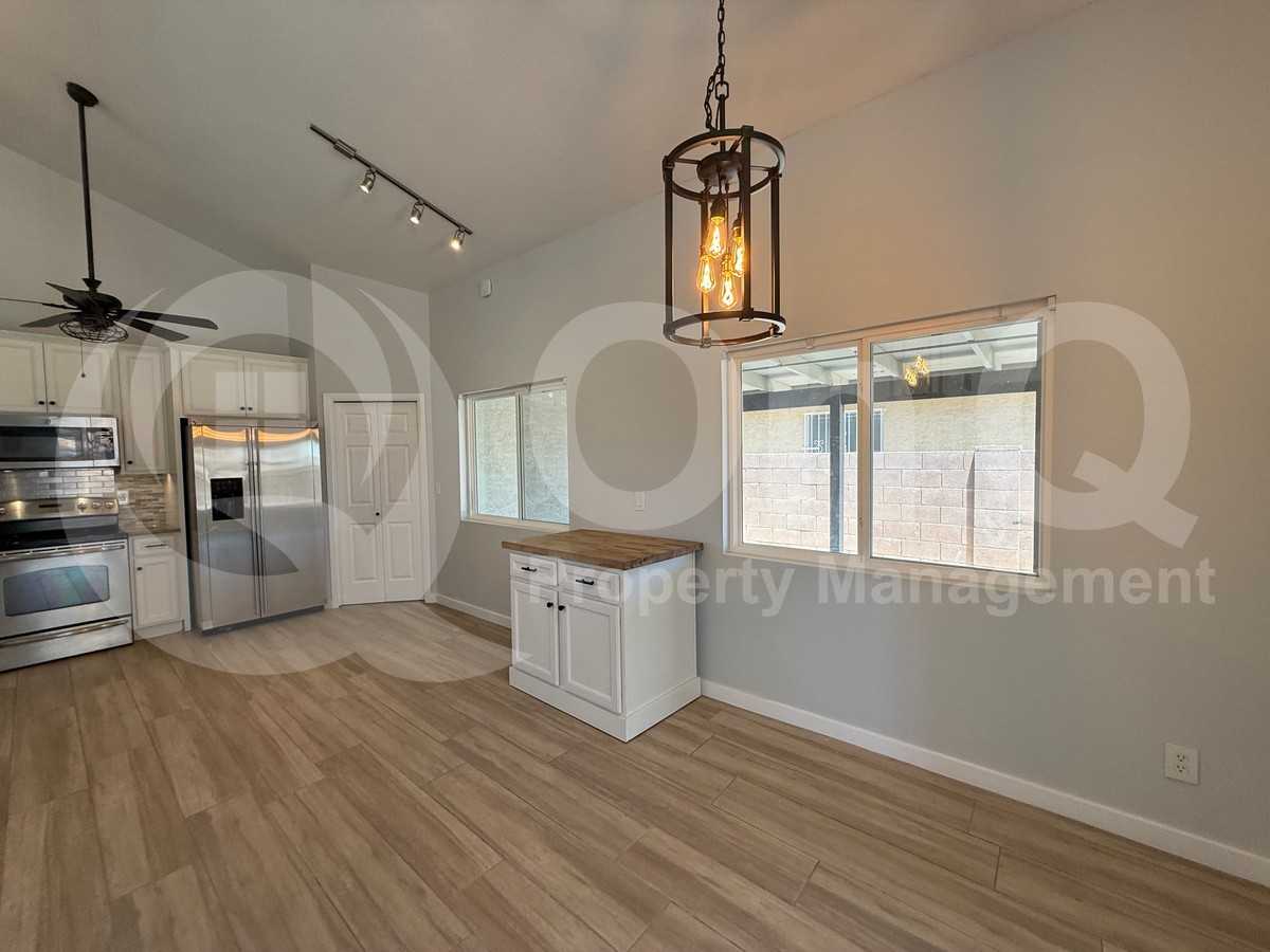 3037 W Monmouth St - Photo 5 of 36