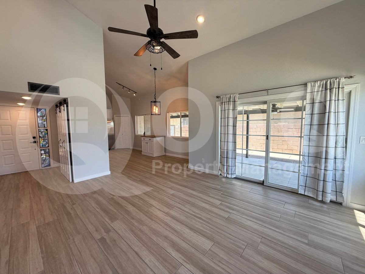 3037 W Monmouth St - Photo 6 of 36