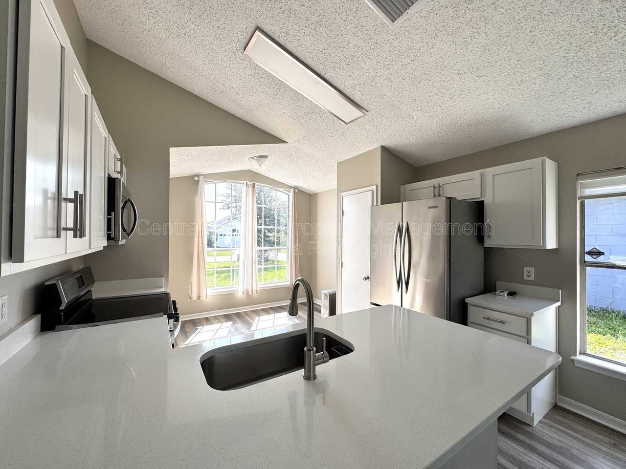 7305 Marseille Cir - Photo 7 of 28