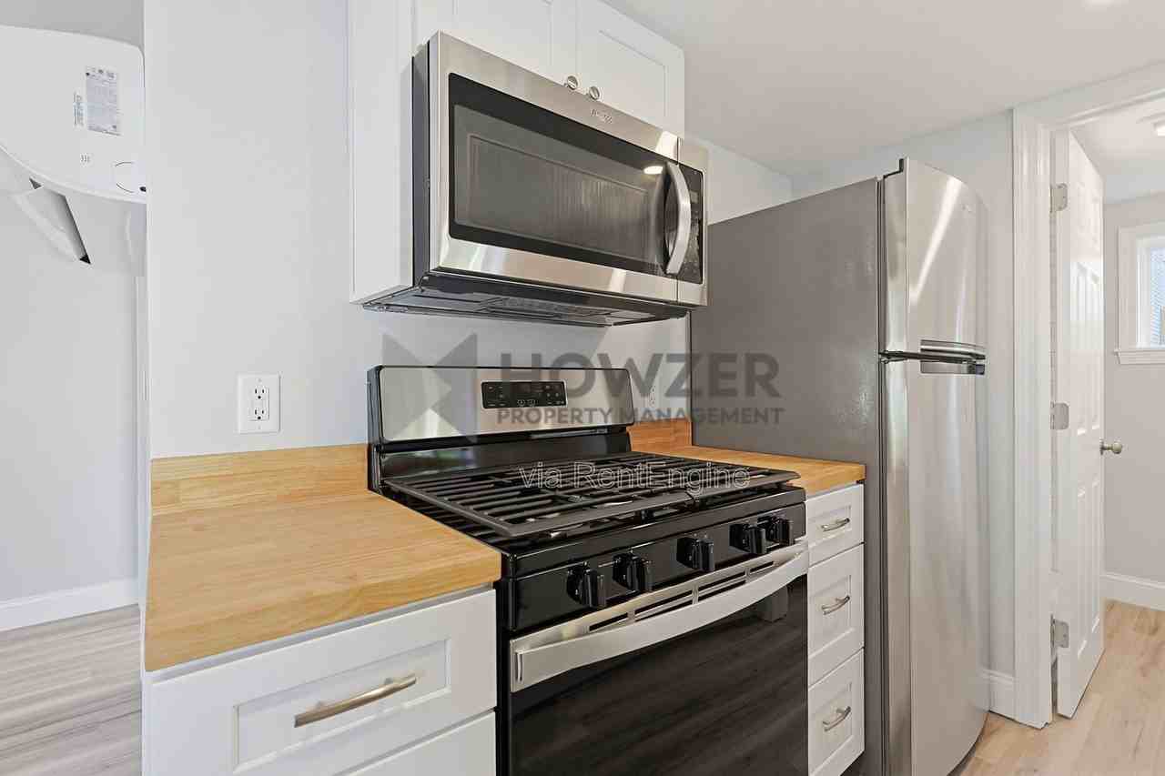 35 Riverside Dr #1R