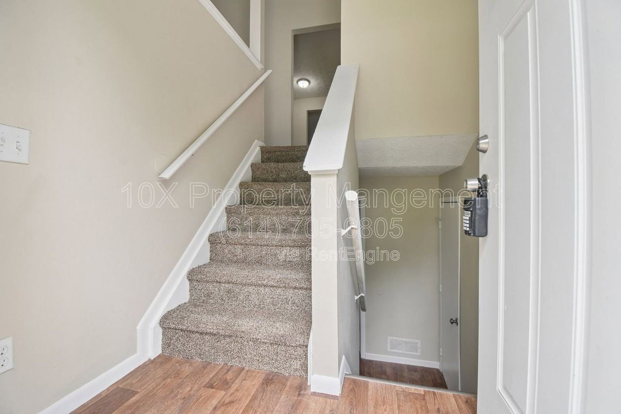 6518 Centennial Dr - Photo 4 of 46