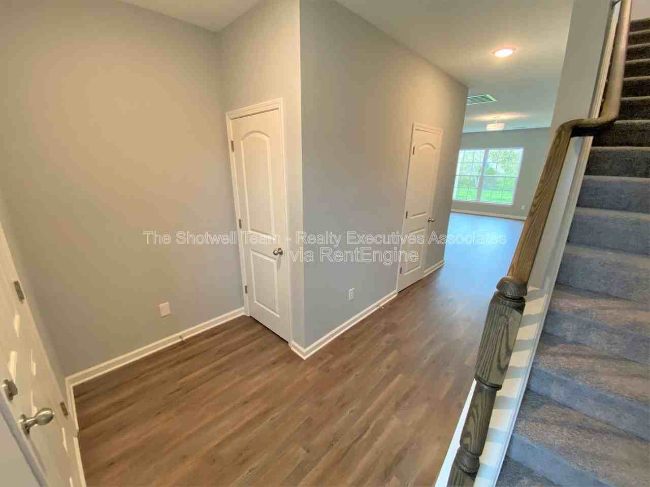 7852 Beeler Farms Ln - Photo 4 of 27